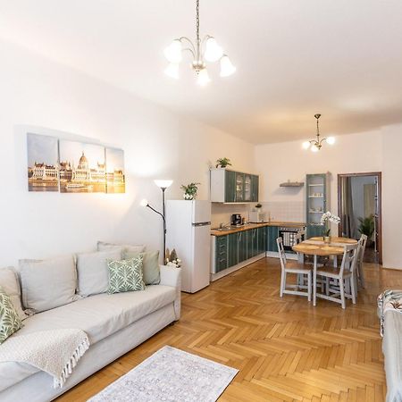 Riverside Balcony Apartment With View To Danube Budapest Luaran gambar