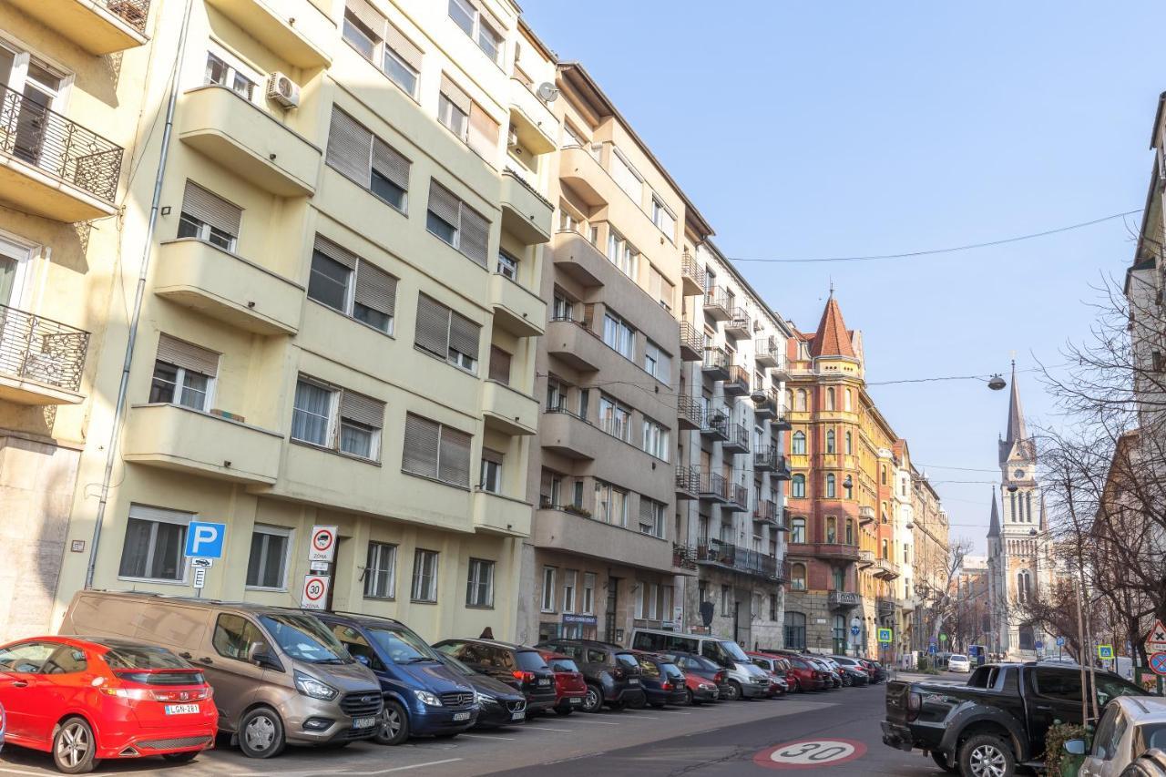 Riverside Balcony Apartment With View To Danube Budapest Luaran gambar