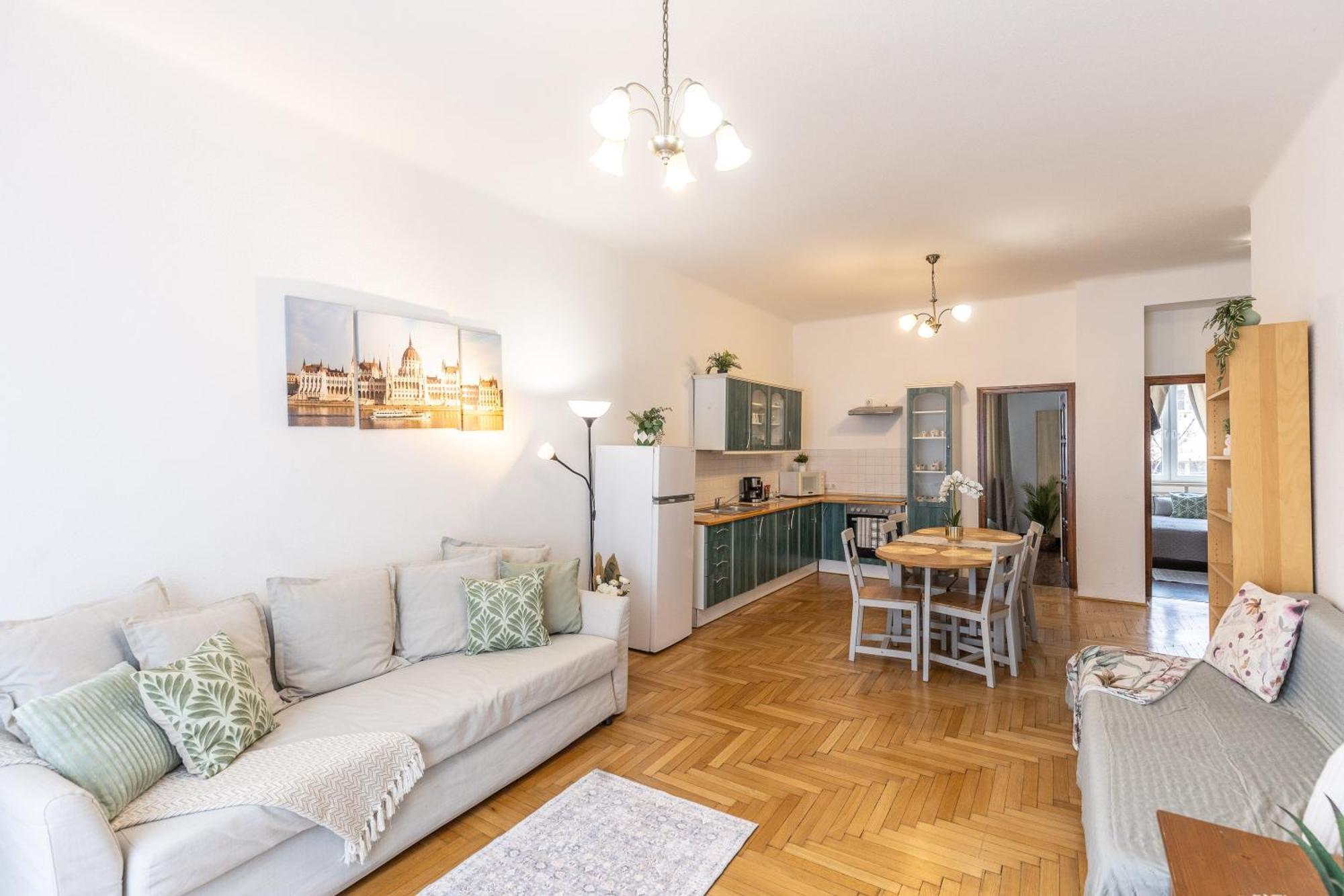 Riverside Balcony Apartment With View To Danube Budapest Luaran gambar