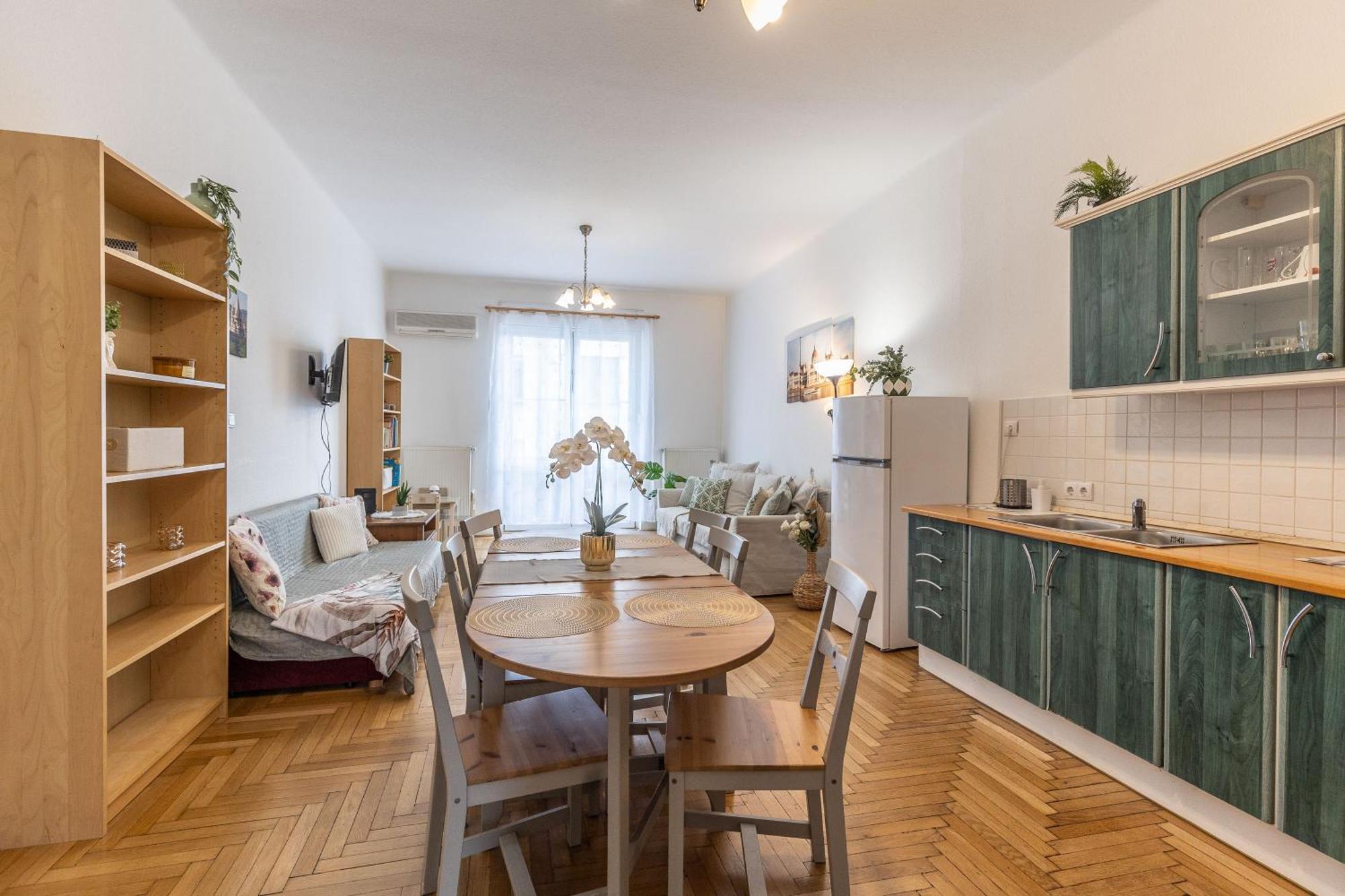 Riverside Balcony Apartment With View To Danube Budapest Luaran gambar