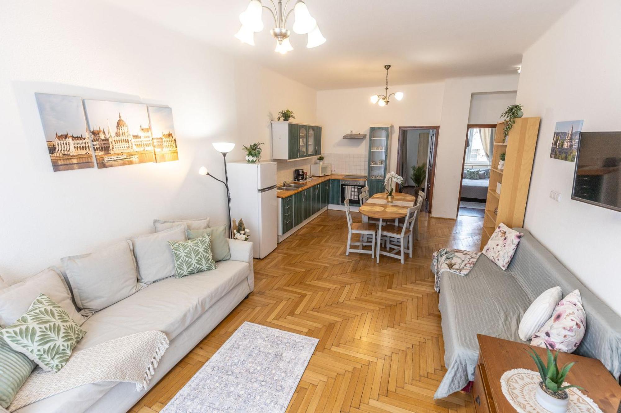 Riverside Balcony Apartment With View To Danube Budapest Luaran gambar